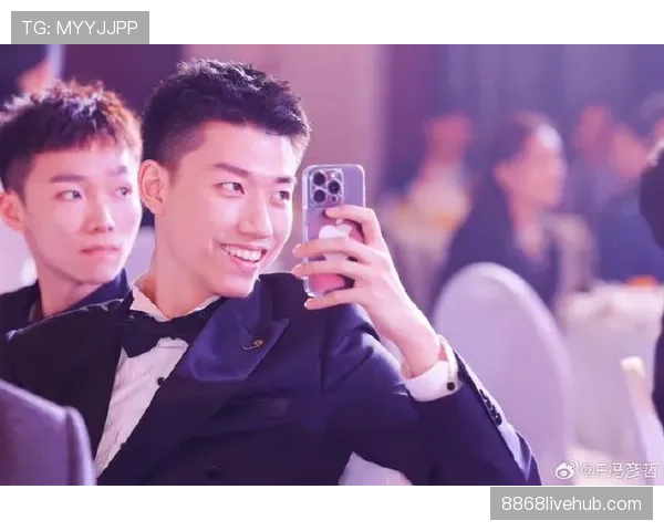 冯彦哲下场后一脸懵，场边那豪车都快盖过比赛了！